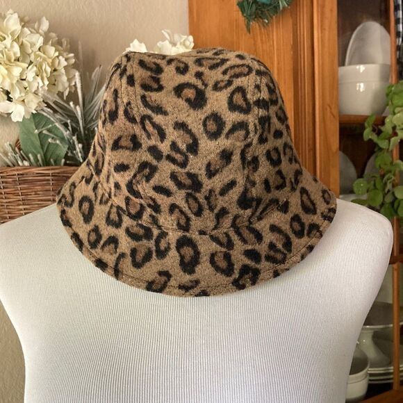 Lands End Animal Print Bucket Hat Size S/M - Picture 1 of 8